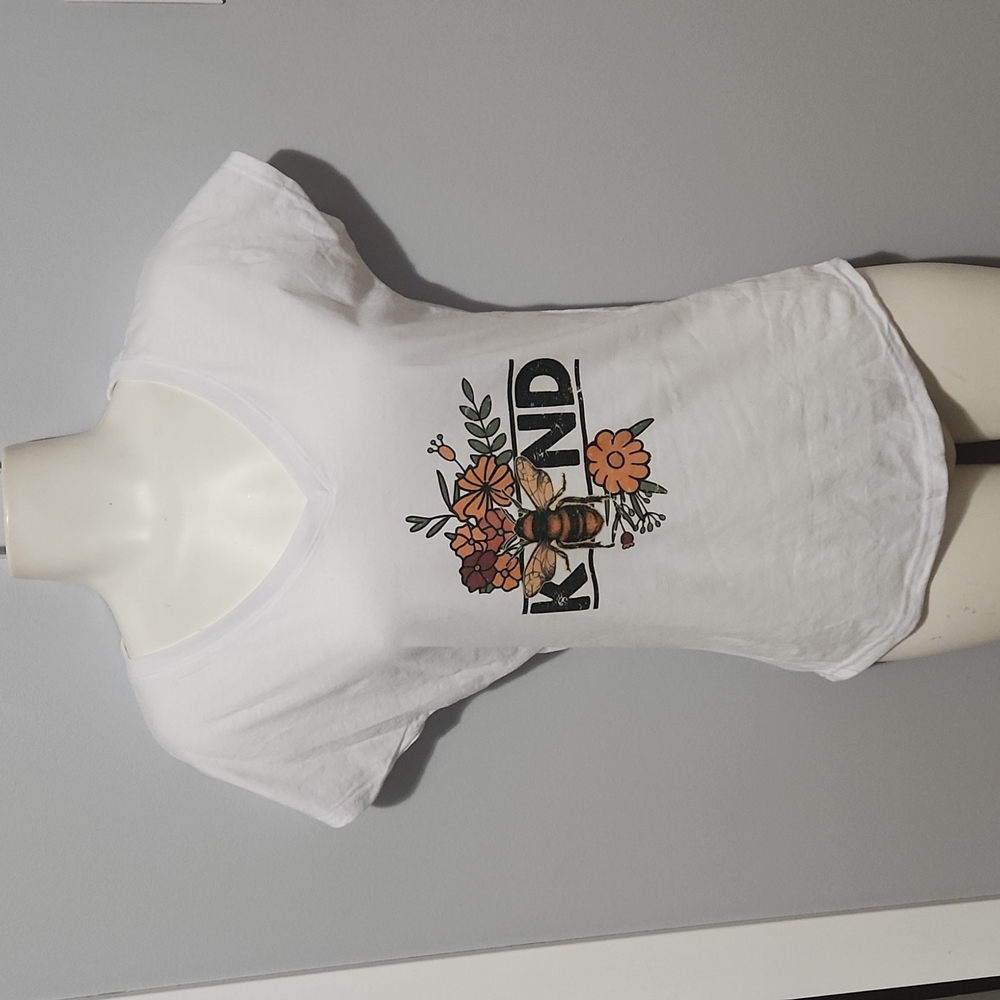 Bee Kind V-neck tee
